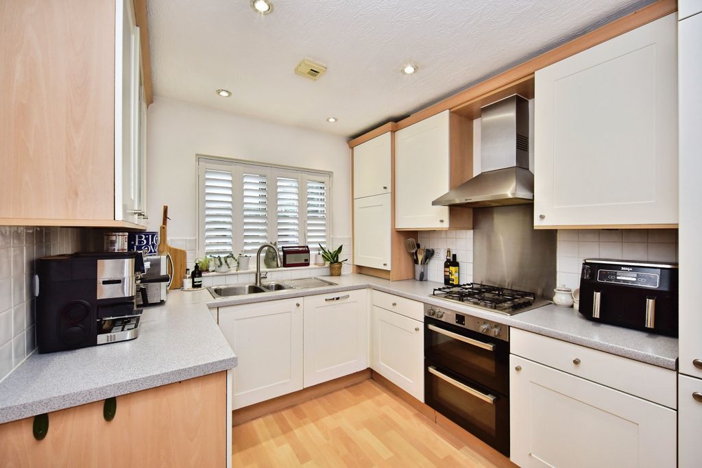 Property photo 2 of 20 Kitchen