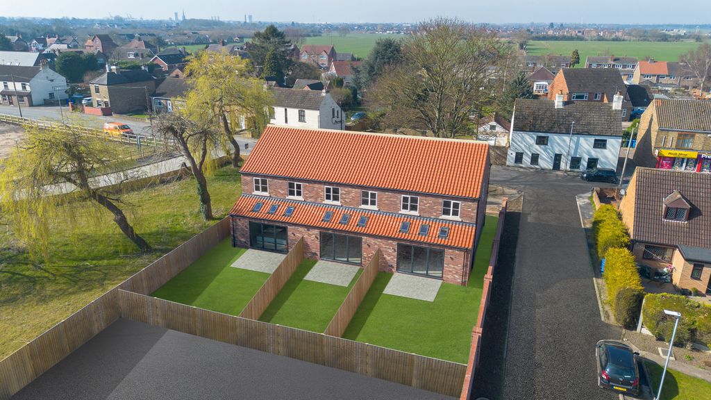 Property photo 1 of 12 Riverviewdronedp