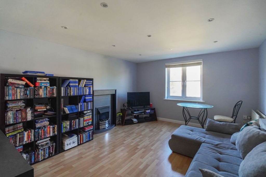 Property photo 2 of 17