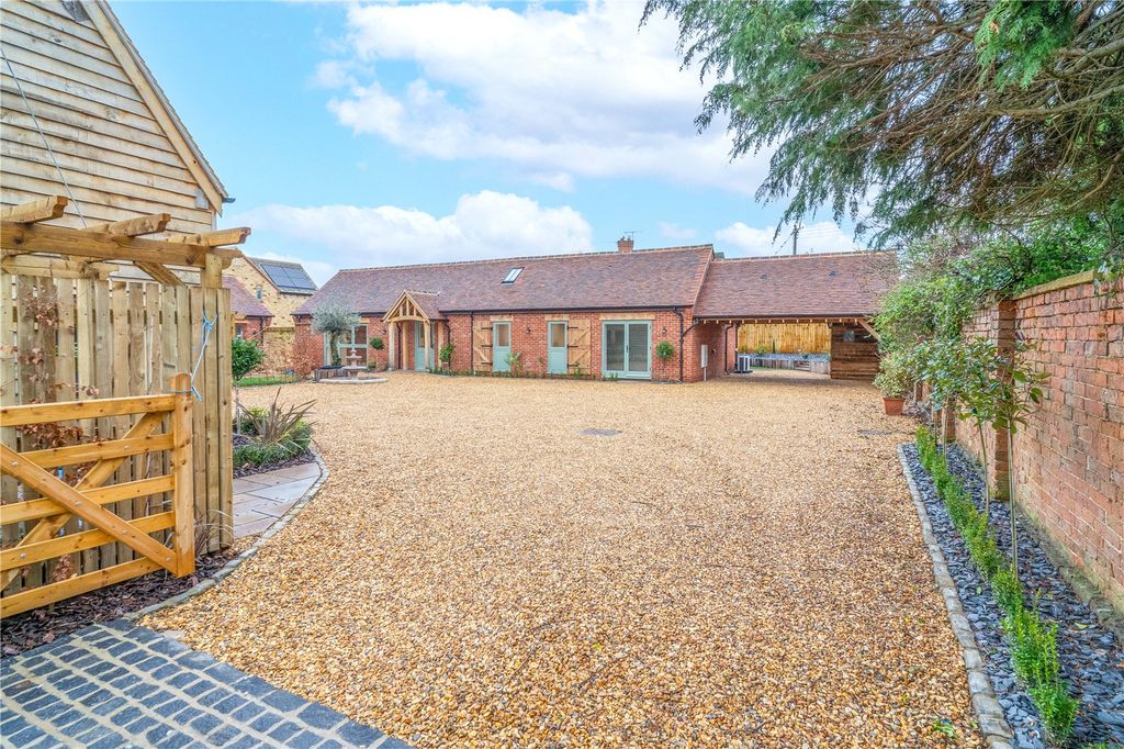 Property photo 2 of 27 Picture No. 24