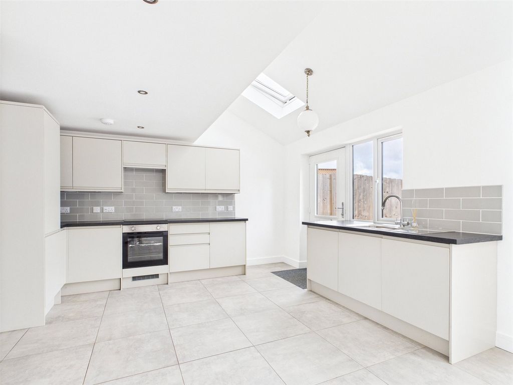 Property photo 2 of 10 Picture No. 16