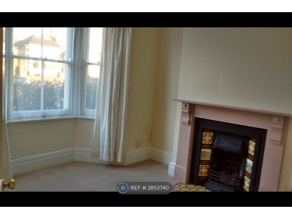 Property photo 3 of 14 Lounge