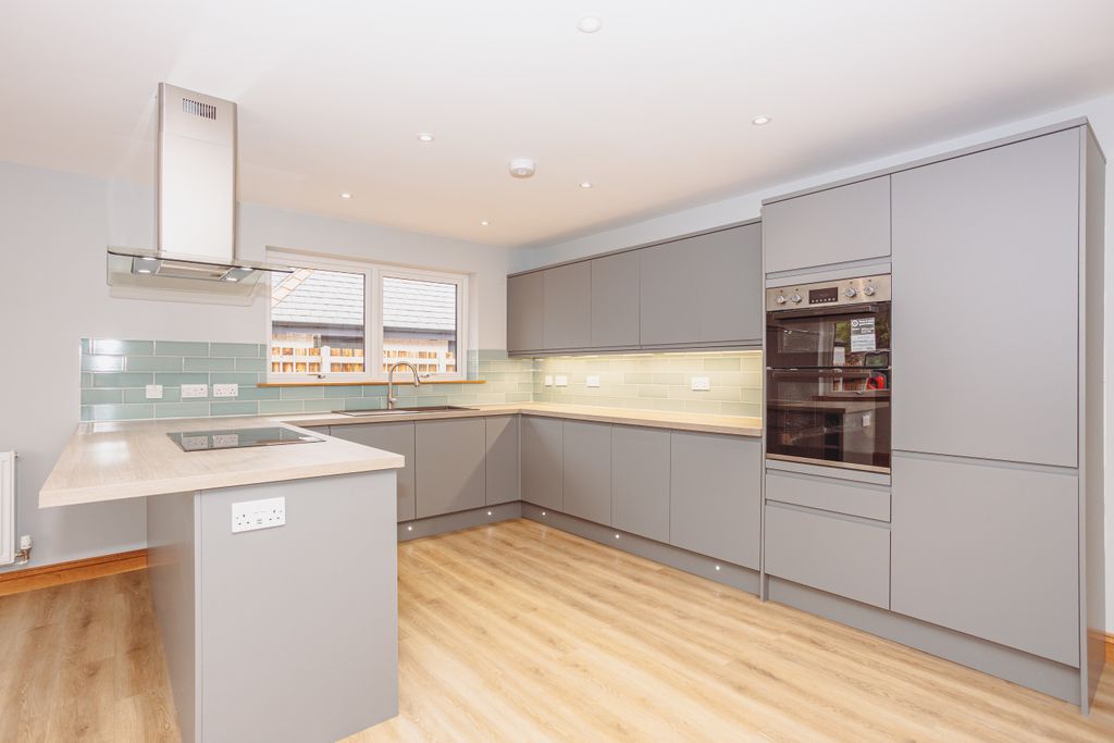 Property photo 3 of 46 Kitchen