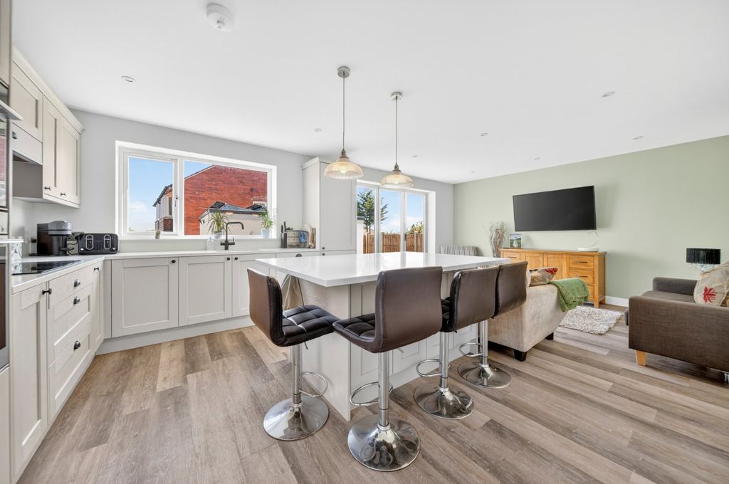 Property photo 2 of 27 Picture No. 09