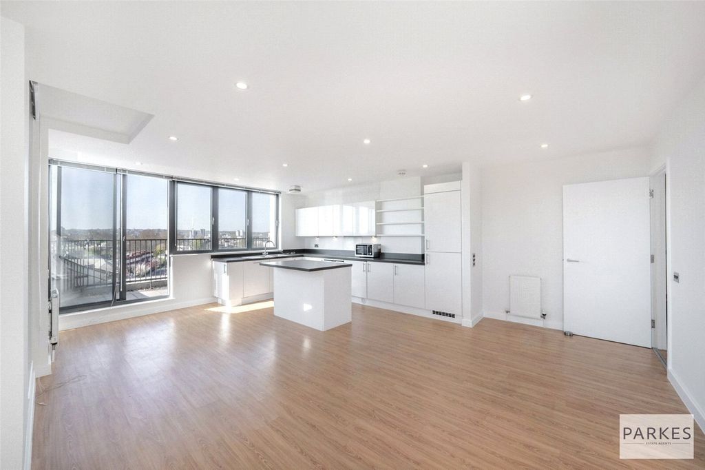 Property photo 2 of 17 Picture No. 16