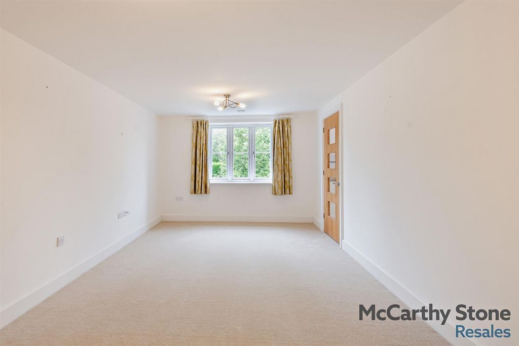 Property photo 2 of 29 8644713-Interior04-800.Jpg