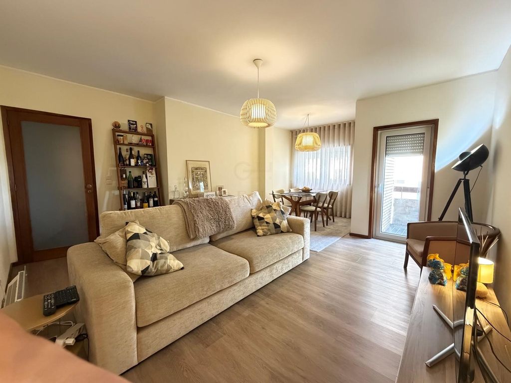 Property photo 1 of 32 Renovated 2-Bedroom Apartment In Vila Nova De Gaia