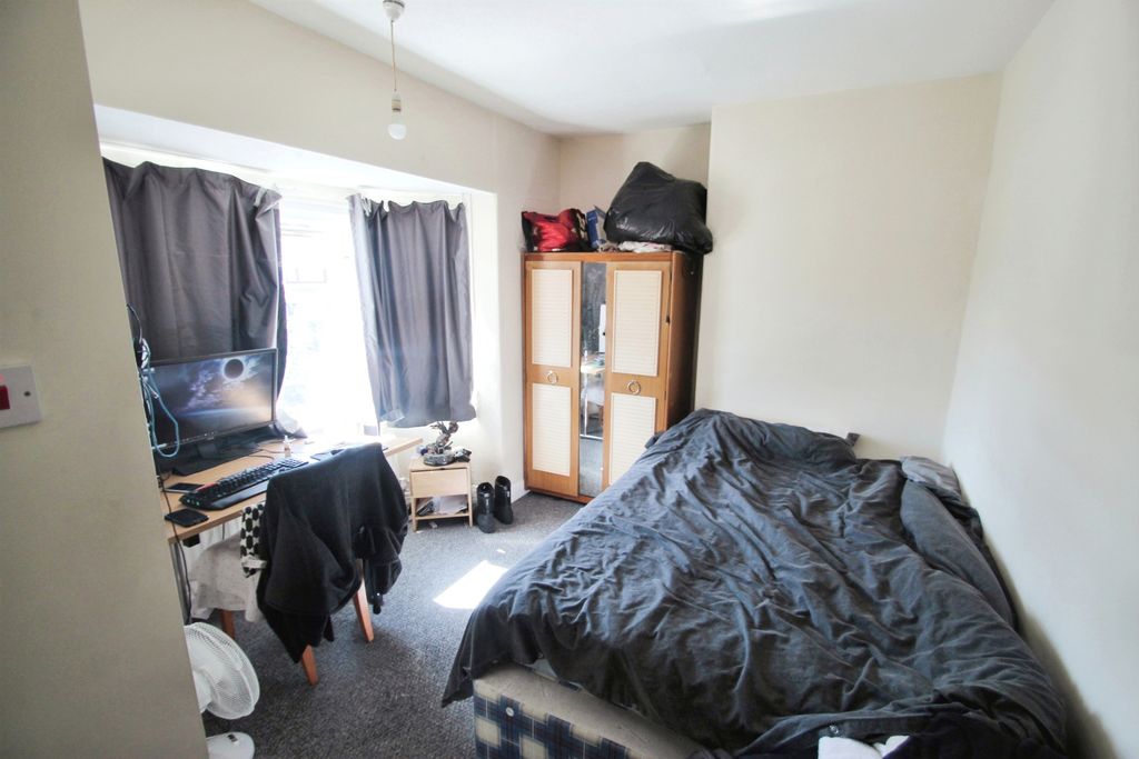 Property photo 2 of 6 cd8d717B-Img_8458_7_Original