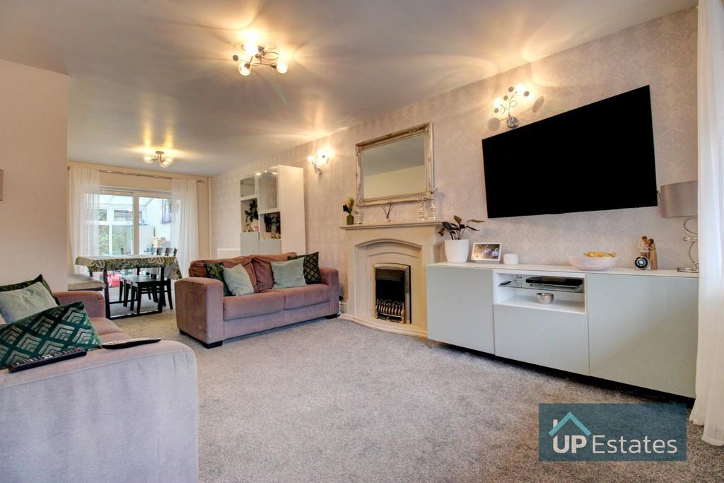 Property photo 2 of 28