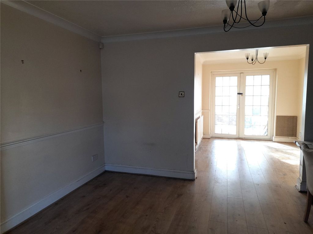 Property photo 3 of 12 Lounge