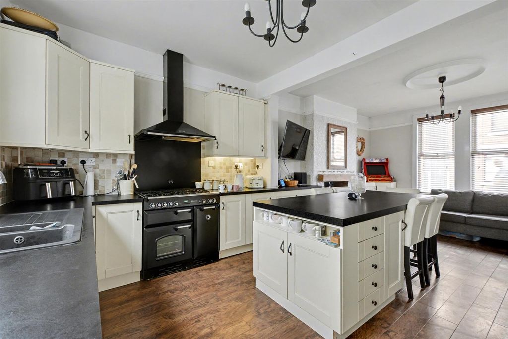 Property photo 3 of 28 Living/Dining Kitchen