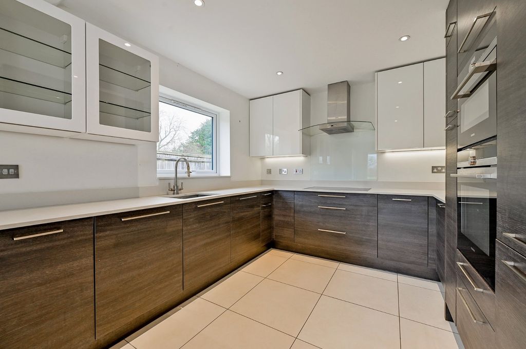 Property photo 2 of 14 Kitchen