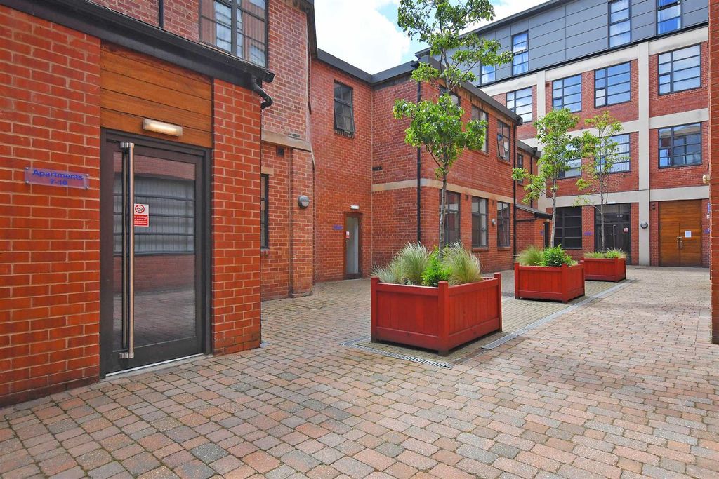 Property photo 2 of 13