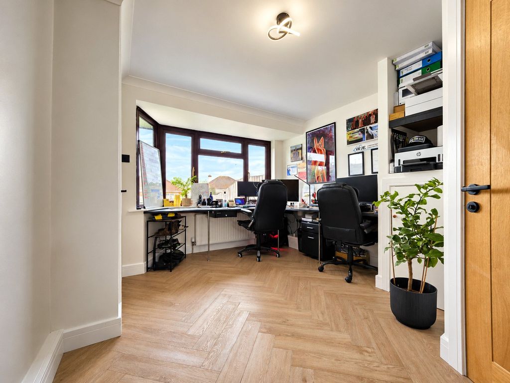 Property photo 3 of 19 Picture No. 11