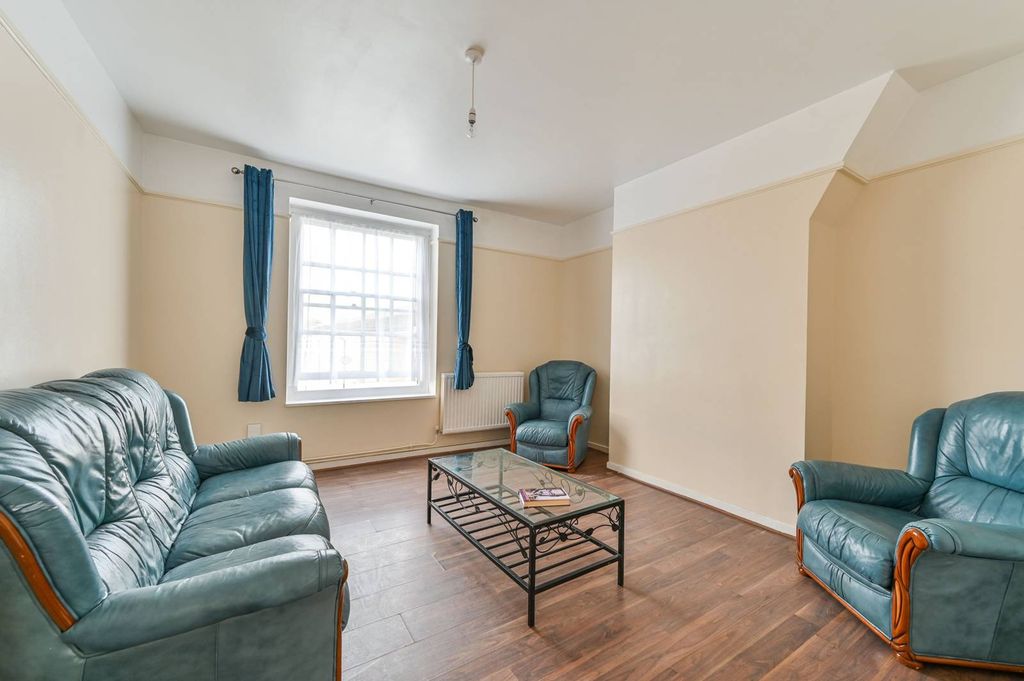 Property photo 2 of 7