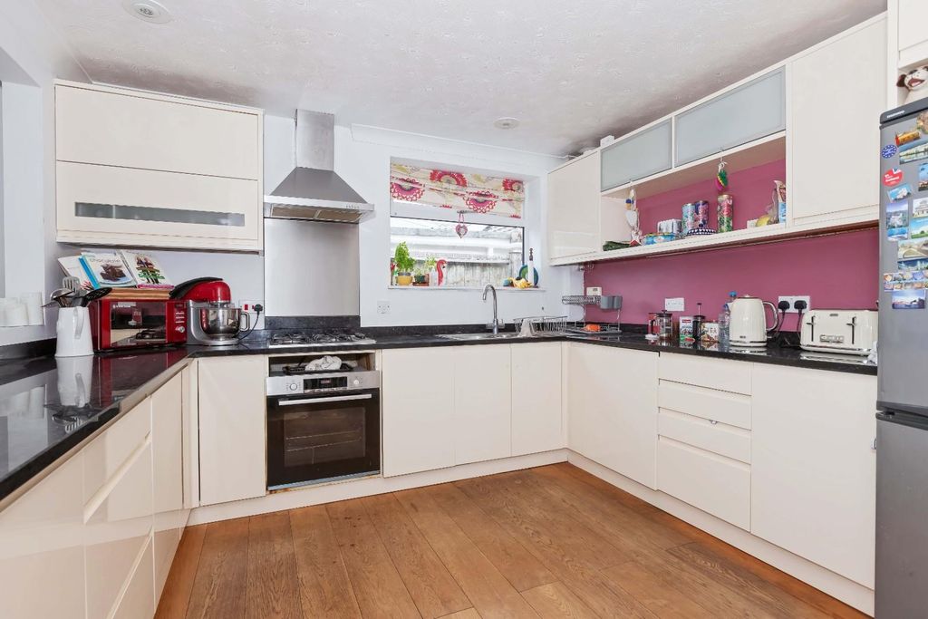 Property photo 2 of 21 Winterton Way_11.Jpg