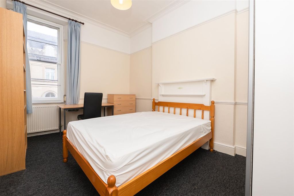 Property photo 1 of 13 Flat-2-57-Queens-Road-Bs8-1Ql-10.Jpg