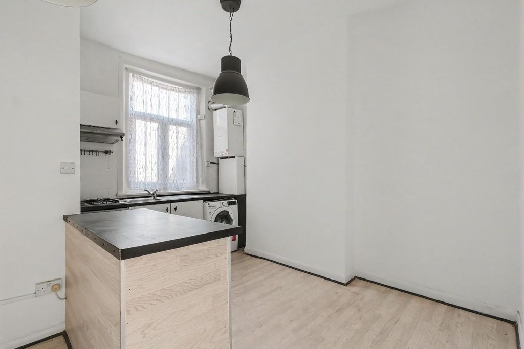 Property photo 3 of 12 Kitchen