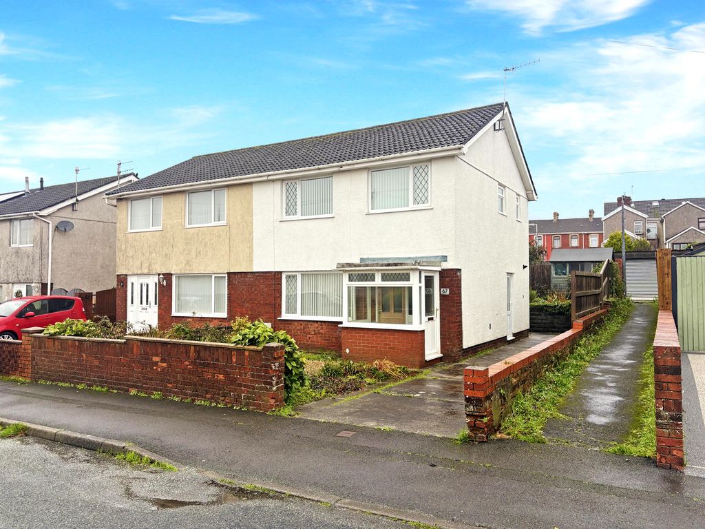 Property photo 2 of 21