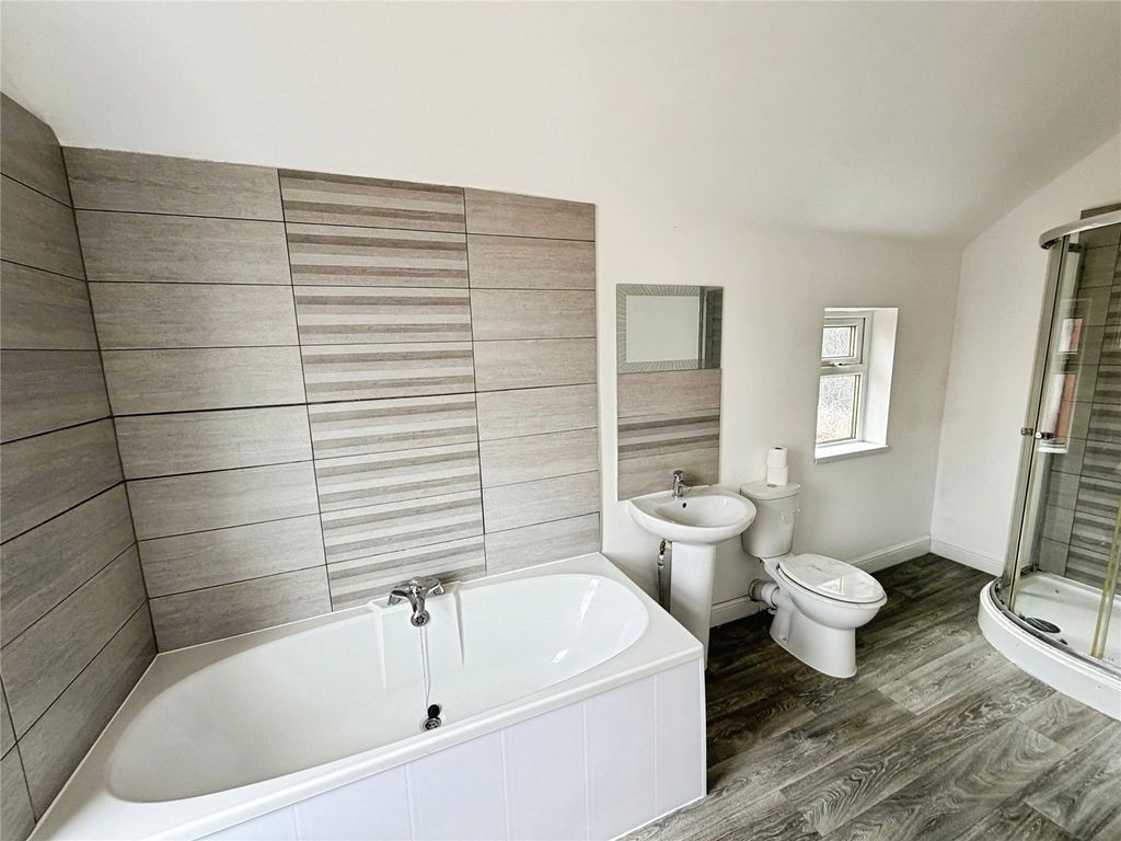 Property photo 3 of 12 Bathroom/Wc
