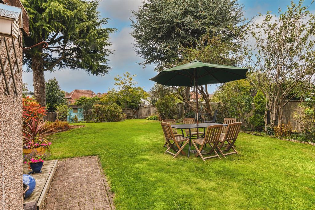 Property photo 3 of 37