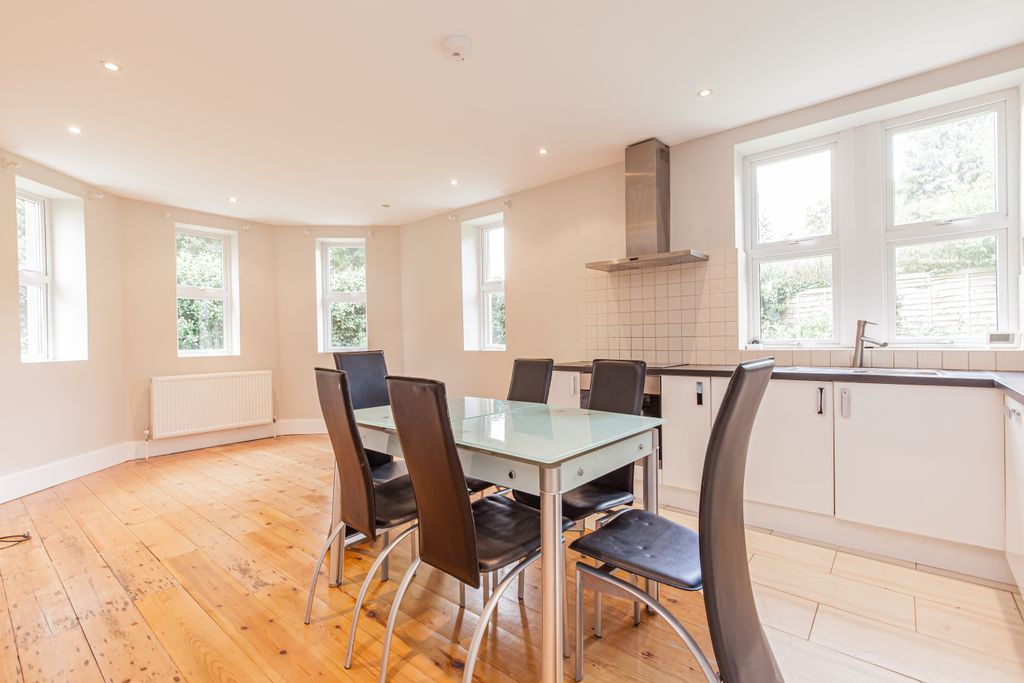 Property photo 2 of 10 Photo 03