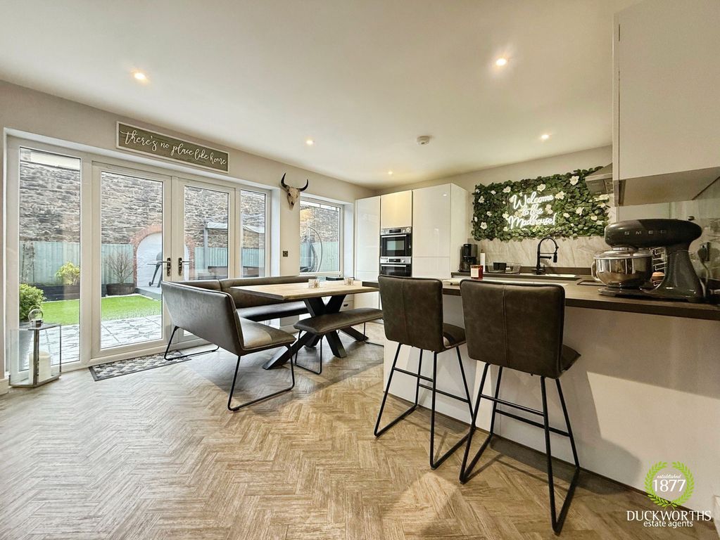 Property photo 3 of 46