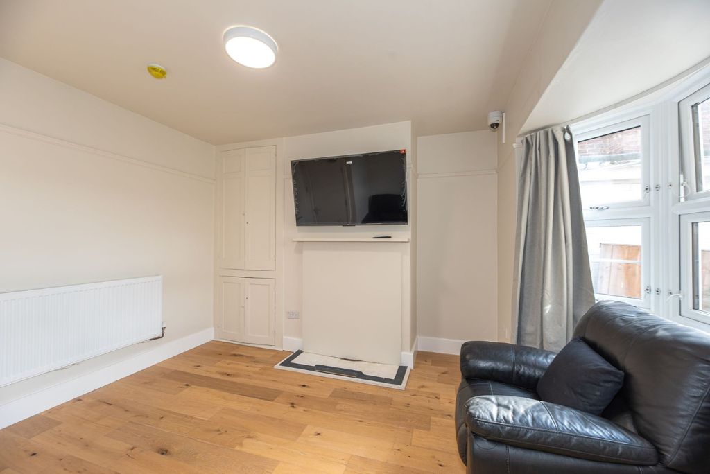 Property photo 3 of 24