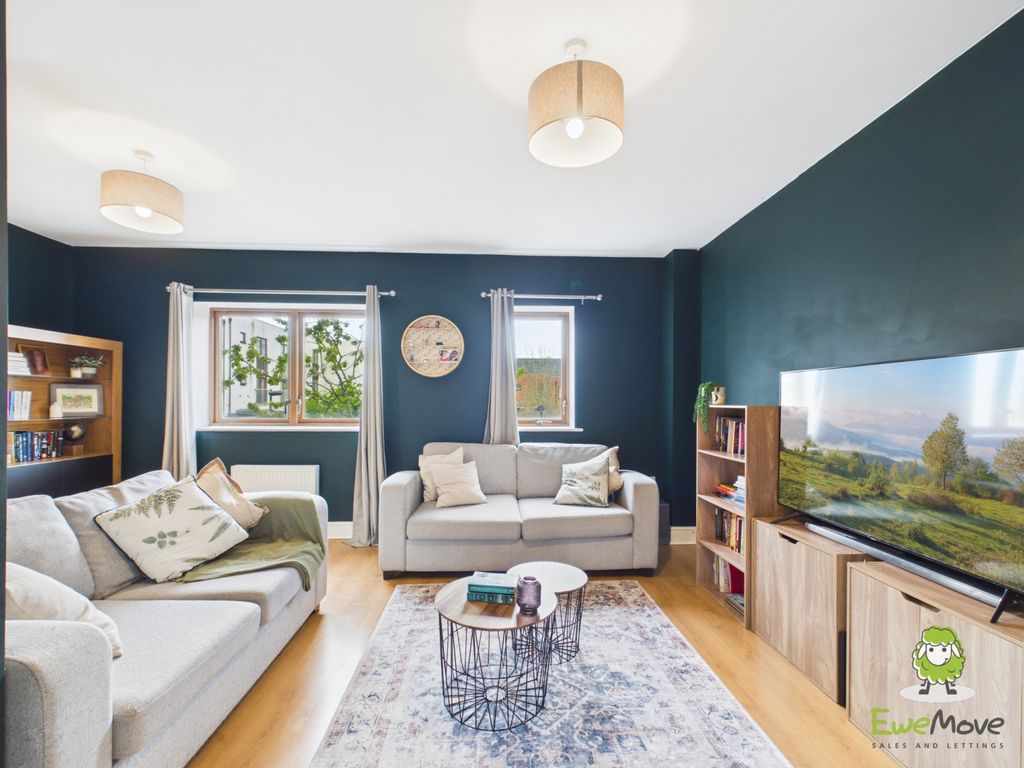 Property photo 2 of 29 Ewemove Estate Agents Basingstoke -Greenlands Road