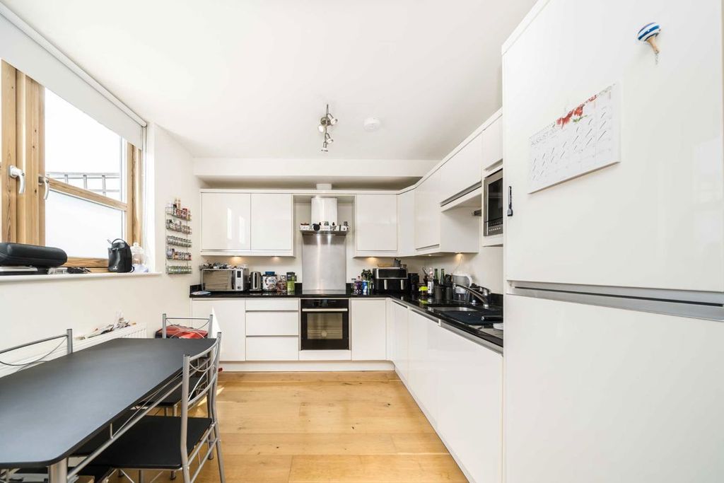 Property photo 3 of 6