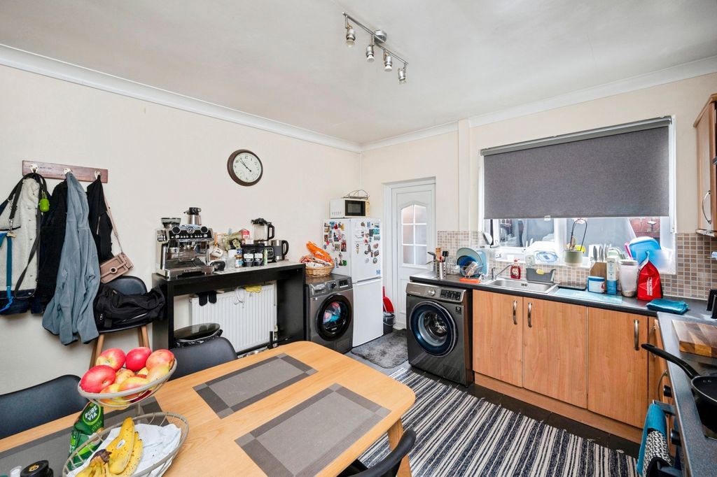 Property photo 3 of 17 Kitchen Dining Room