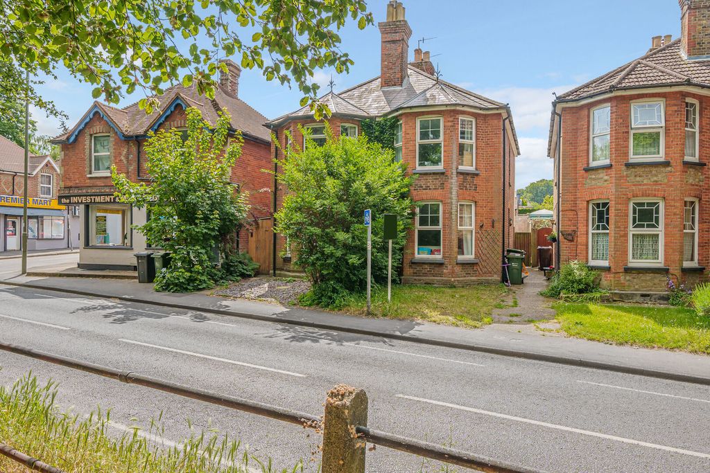 Property photo 1 of 16 990462 (1)