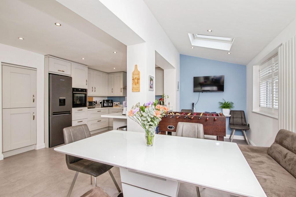 Property photo 3 of 13 Img_4657