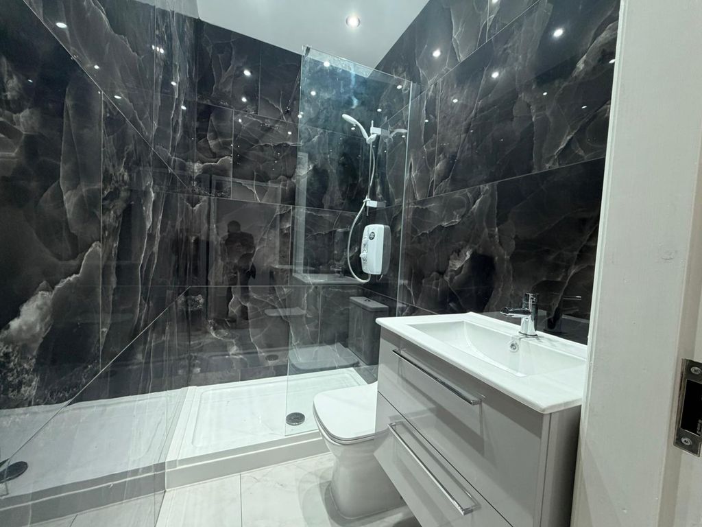 Property photo 3 of 6 Dccb92Bf-Ecdf-4444-8Adc-2Ab7Cfa1Eca2