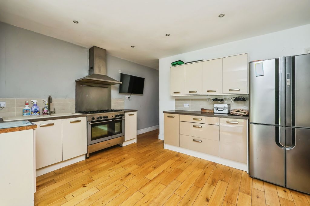 Property photo 2 of 15 Kitchen