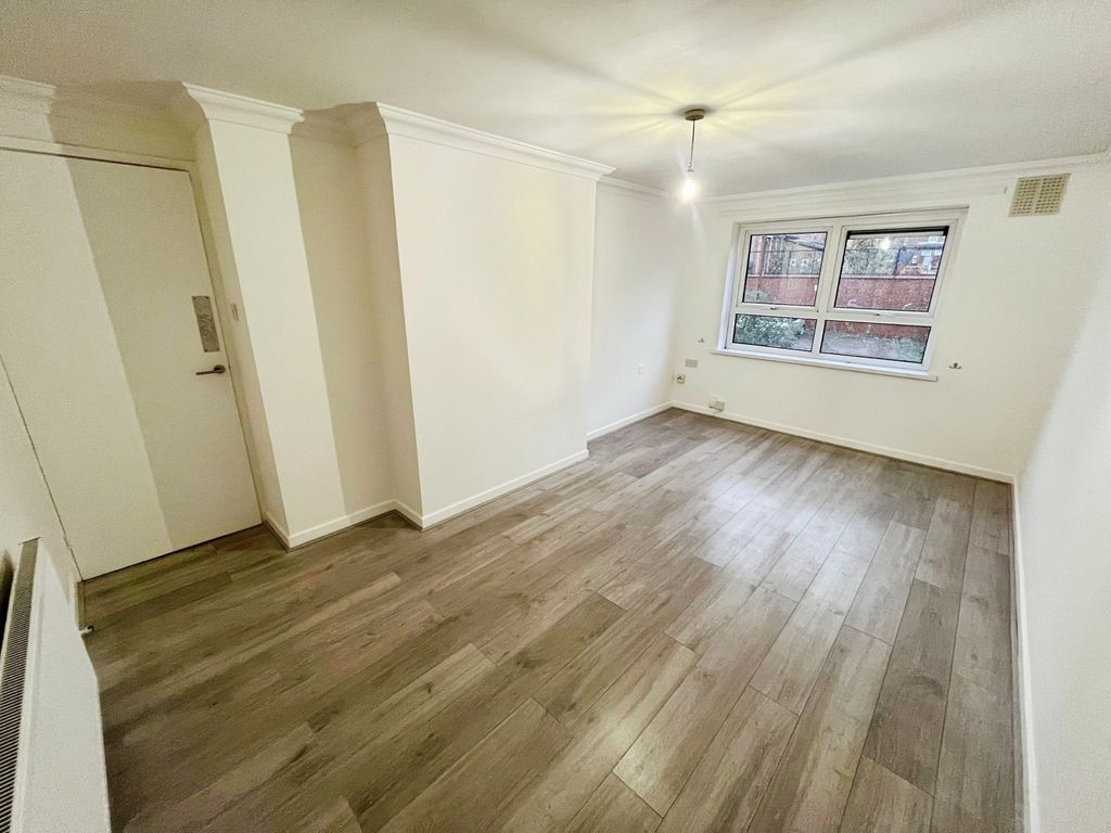 Property photo 2 of 8 Lounge