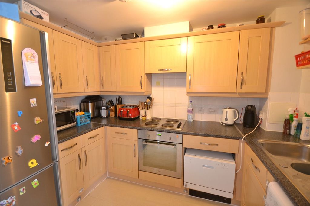 Property photo 3 of 7 Kitchen