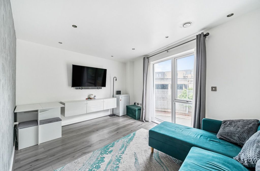 Property photo 1 of 11