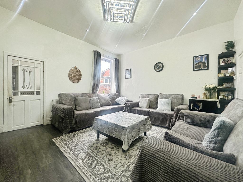 Property photo 3 of 11 Dining Room