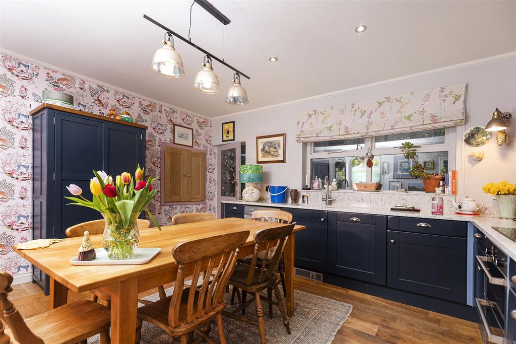 Property photo 3 of 33 Dining Kitchen
