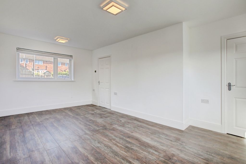 Property photo 2 of 11 Photo