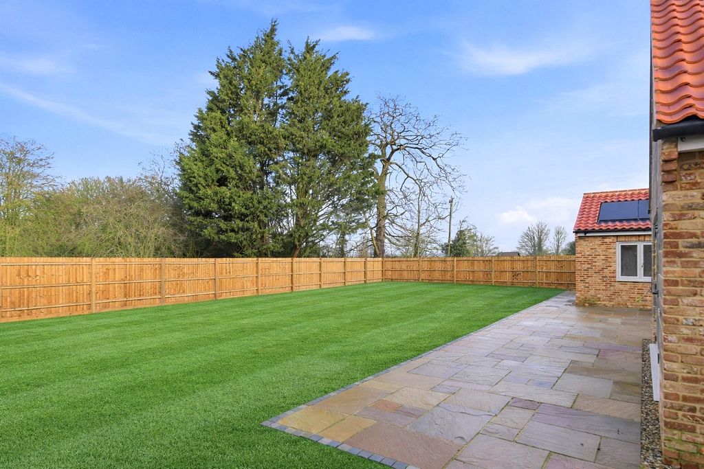 Property photo 3 of 28 Picture No. 35