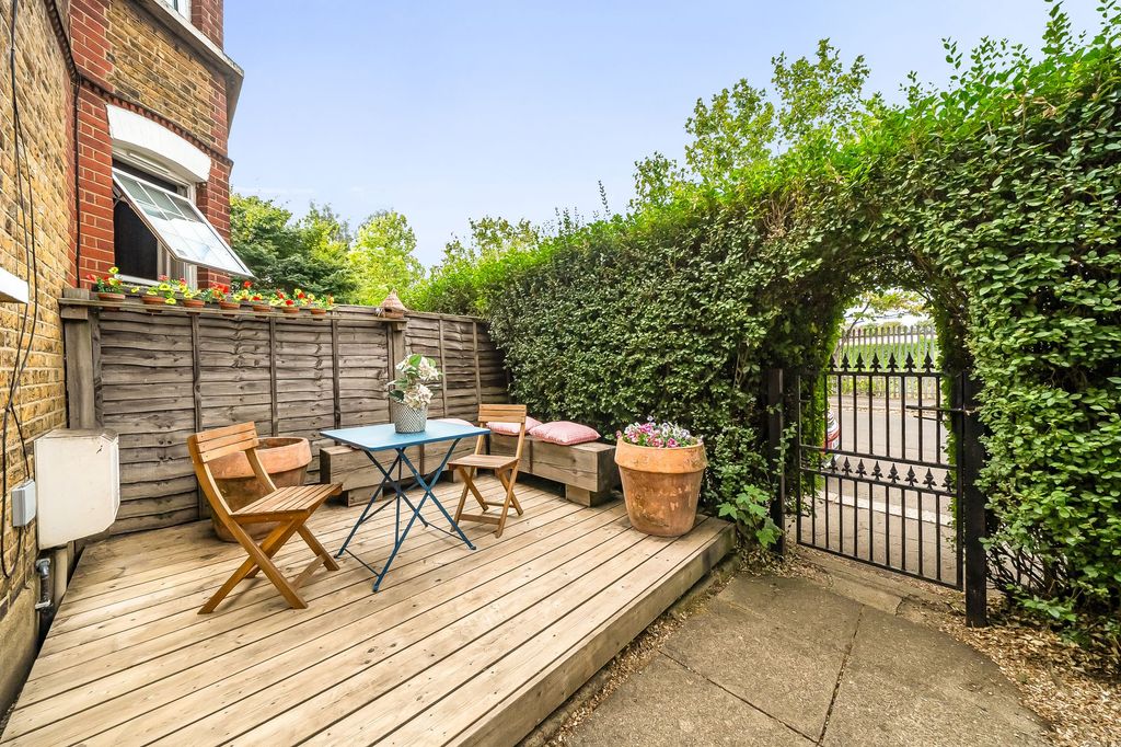 Property photo 3 of 24