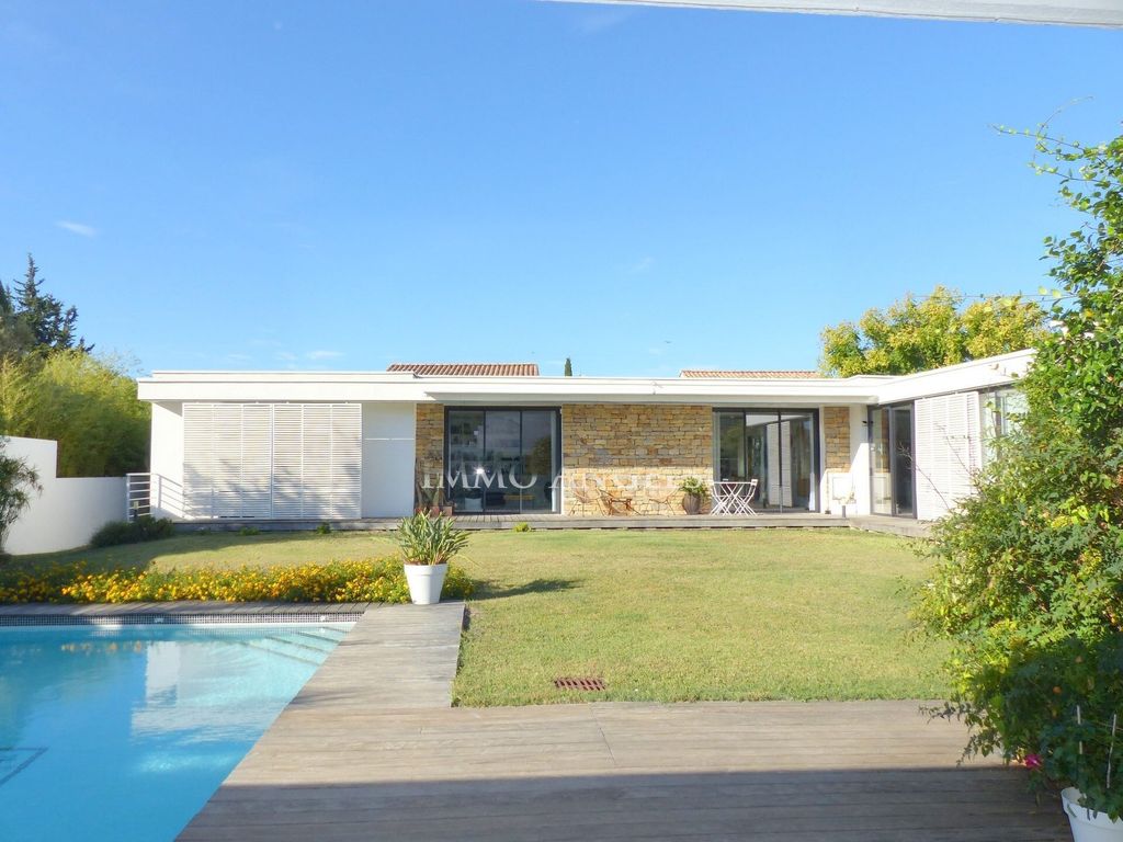 Property photo 1 of 19 Architect's Single-Storey Villa With 4 Rooms, 145 m², Pool Heating