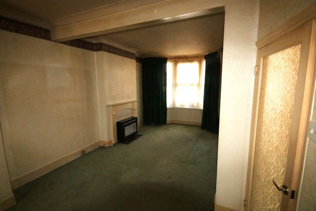 Property photo 3 of 10 Lounge
