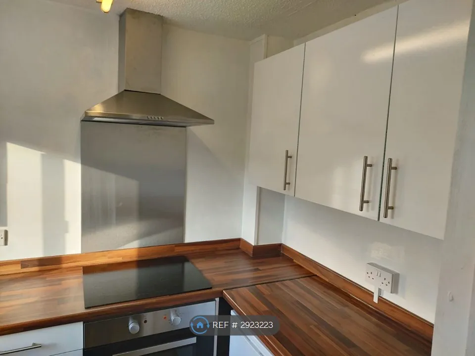 Apartment in Milton Keynes MK9, Central Milton Keynes - View 6