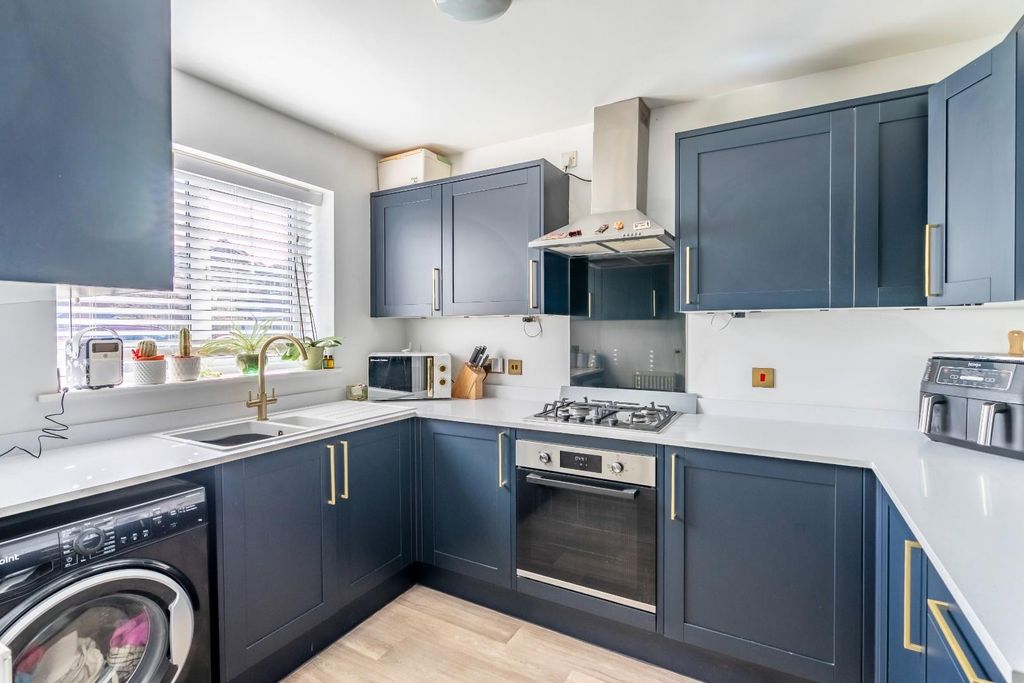 Property photo 3 of 17 Kitchen