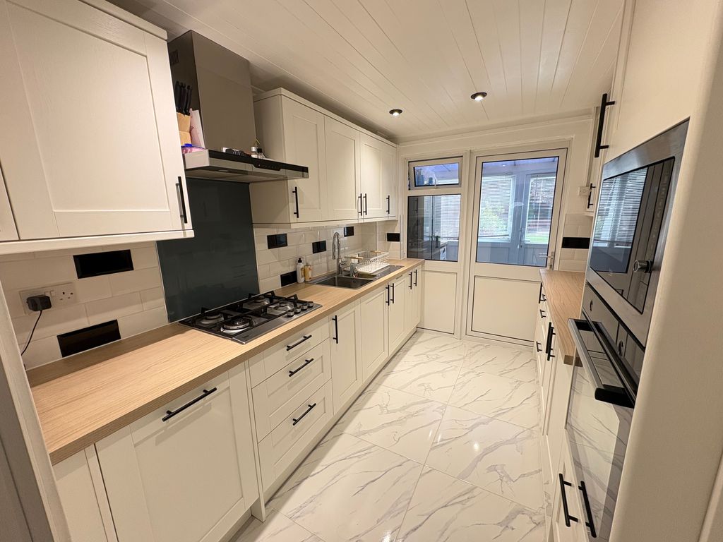 Property photo 2 of 18 Image