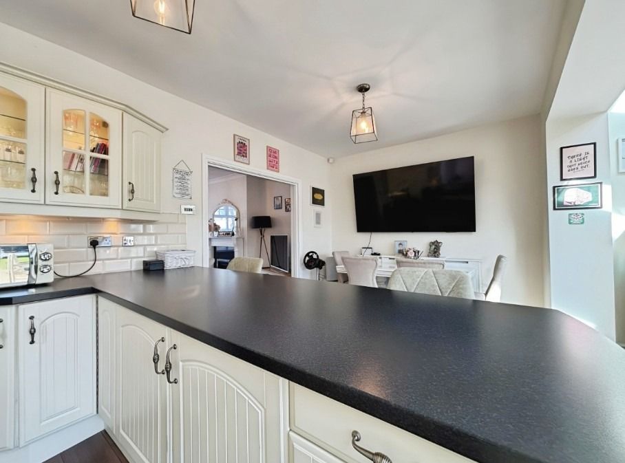 Property photo 2 of 34 4800403