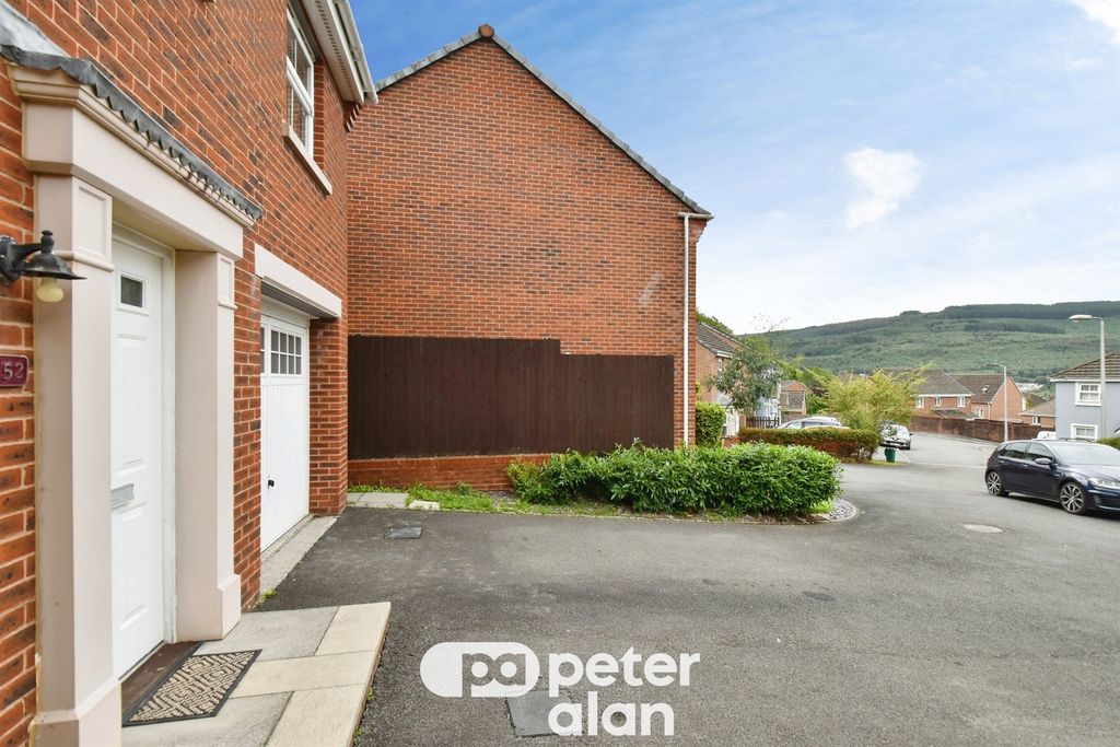 Property photo 2 of 29